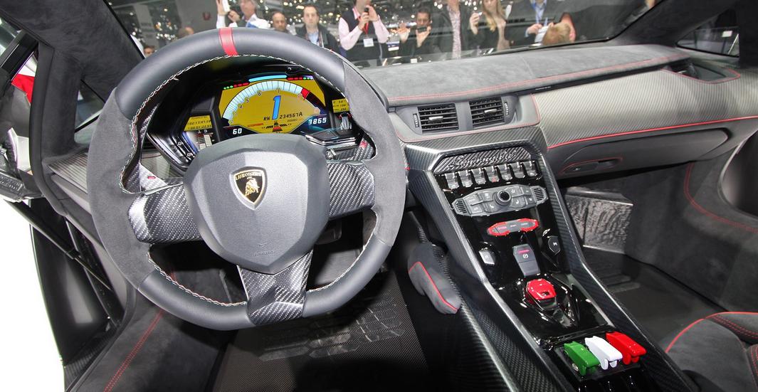 LAMBORGHINI-Veneno-interior-cockpit-steering-dashboard-control+pannel.jpg