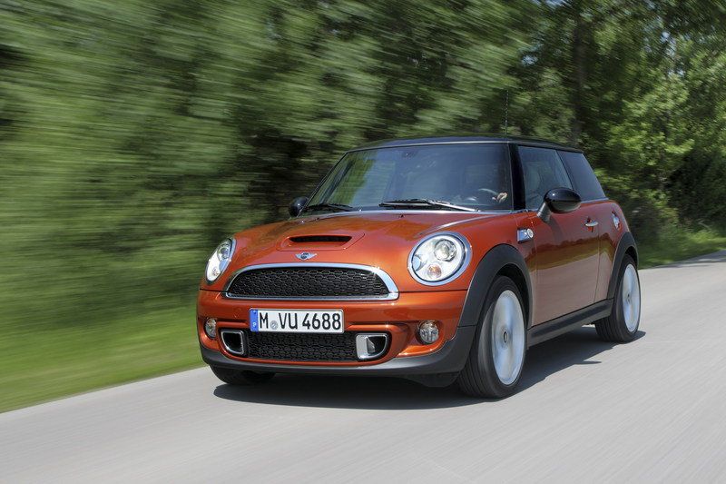 mini-cooper-s-11_800x0w.jpg