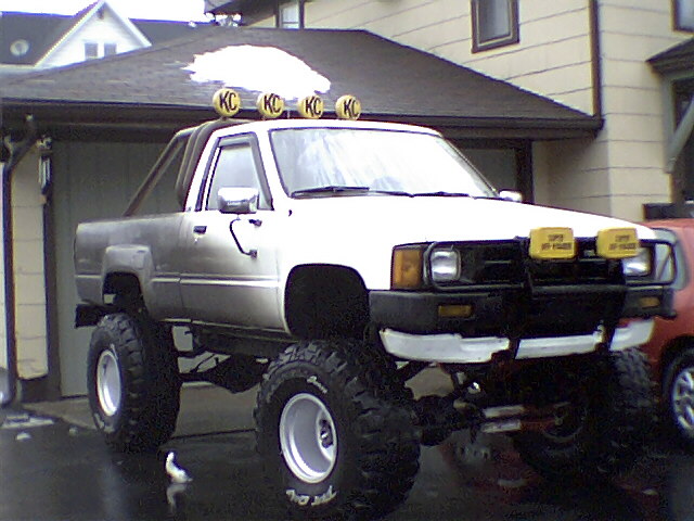 1986_toyota_pickup-pic-47900.jpeg