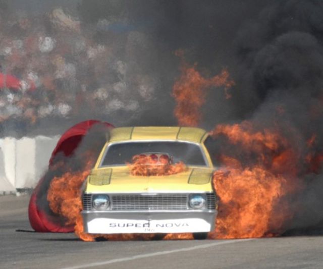 motor_cars_in_flames_640_14.jpg