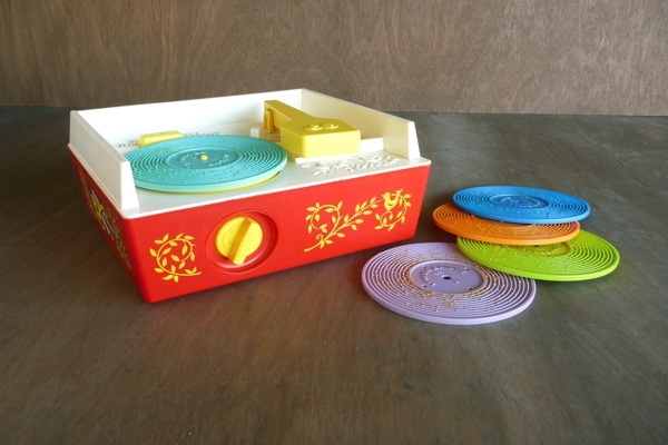 70b-toys-preschool-record-player.jpg