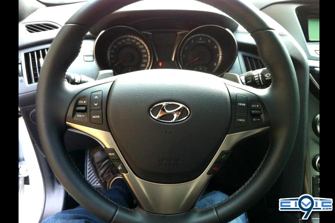 2013_Hyundai_Genesis_Coupe_21.jpg