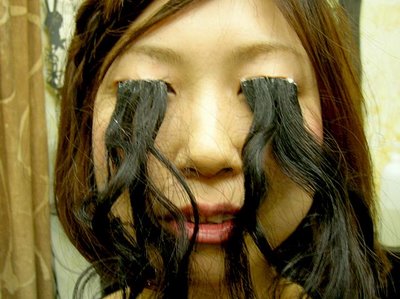 worlds_longest_eyelashes_04.jpg