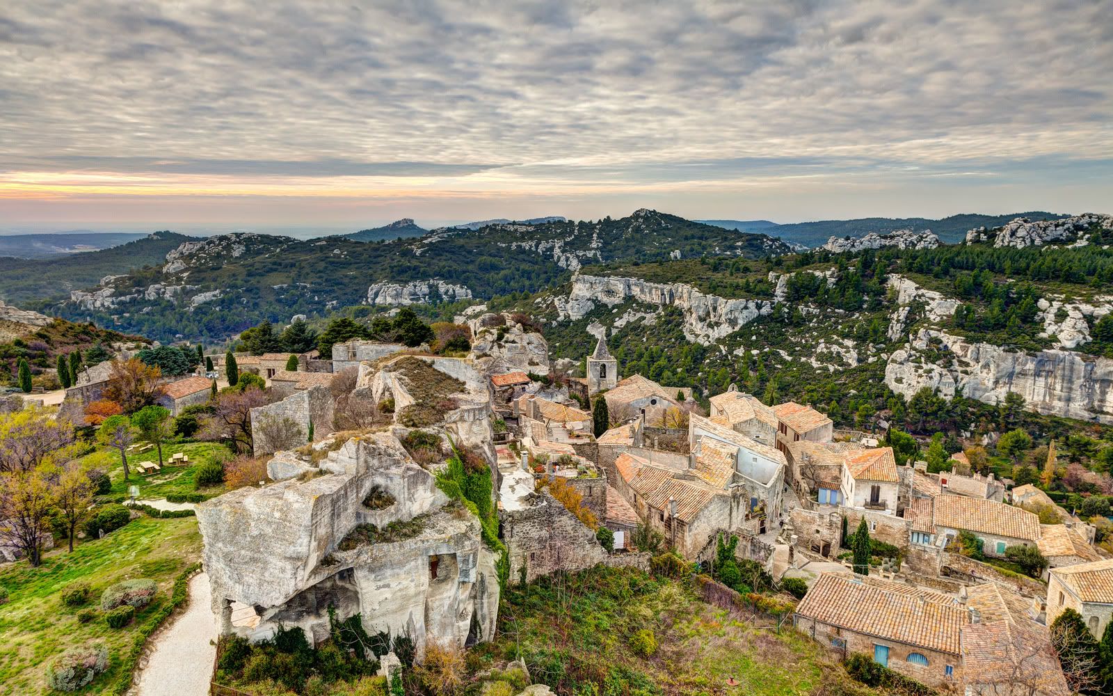 02759_lesbauxdeprovence_2560x1600.jpg