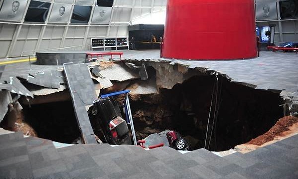 140212_abc_corvette_sinkhole_wg.jpg