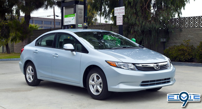 2012_Honda_Civic_NGV_01.jpg