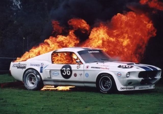 motor_cars_in_flames_640_09.jpg