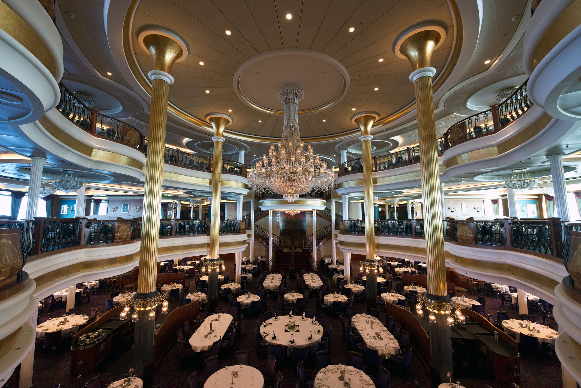 shipdiningroom.jpg