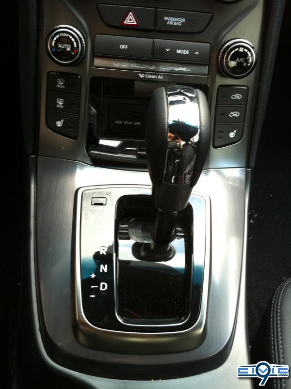 2013_Hyundai_Genesis_Coupe_15.jpg