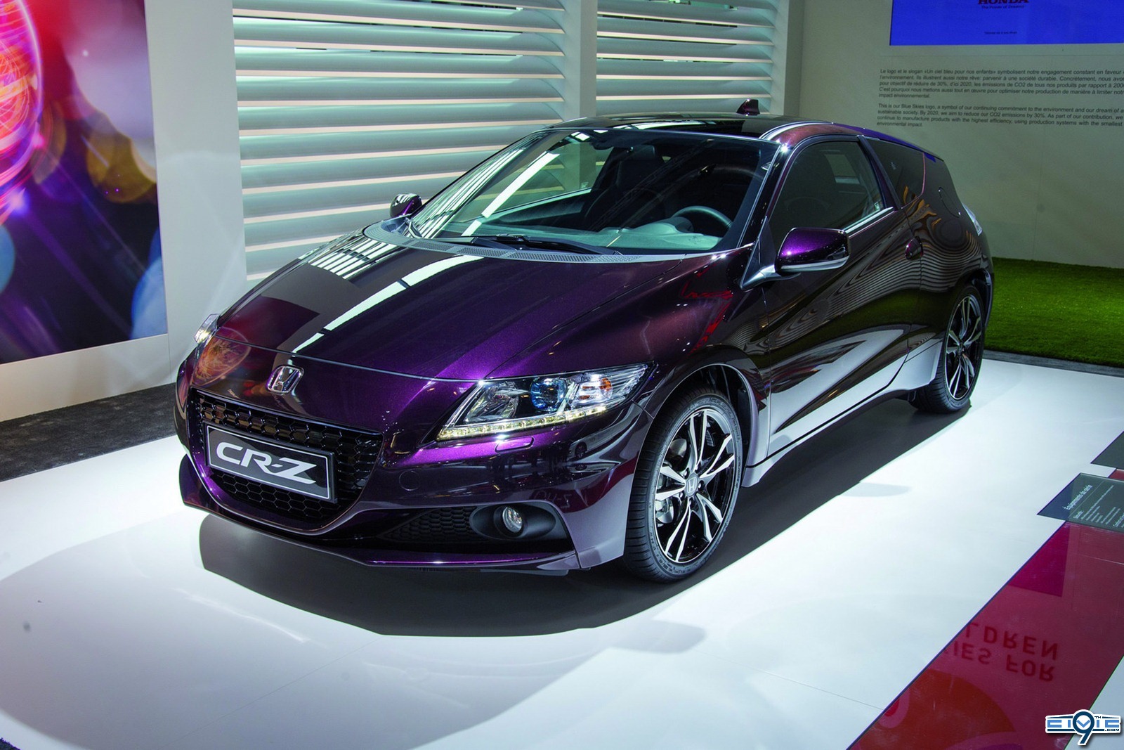 133_HONDA_AT_PARIS2012_STAND_255B2_255D.jpg