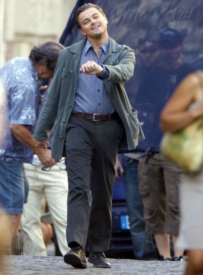 celebrities_leonardo_dicaprio_strolling.jpg