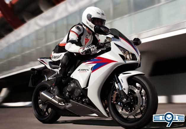 2012_honda_cbr1000rr_fireblade_628.jpg