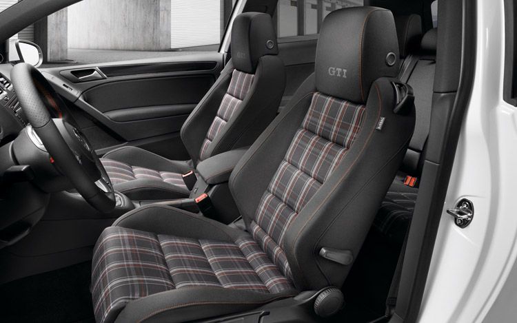 112_0906_05z_2010_volkswagen_GTI_front_seats.jpg