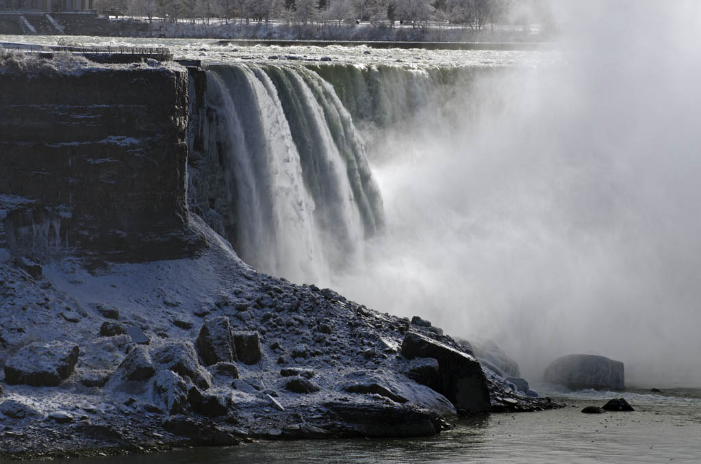 niagarafallswinter1.jpg