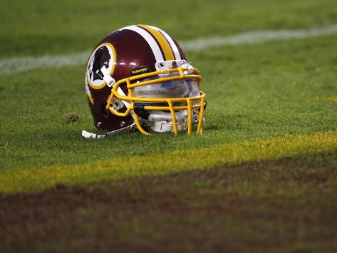 pablo-martinez-monsivais-patriots-redskins-football-landover-md-a-washington-redskins-helmet_i-G-61-6151-BNAG100Z.jpg