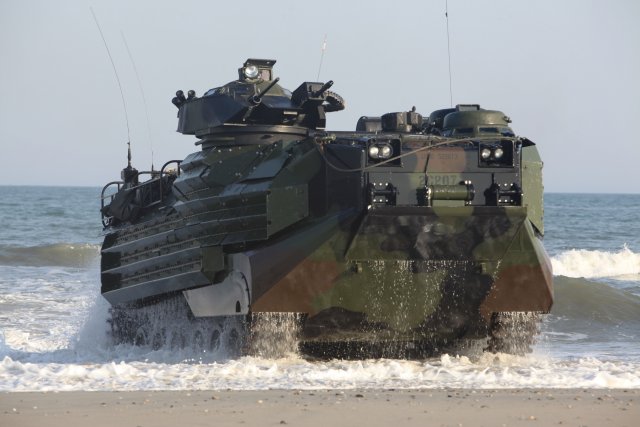 AAV_7_Amphibious_Assault_Vehicule_Armored_Personnel_carrier_United_States_US_American_Marines_Corps_640_001.jpg